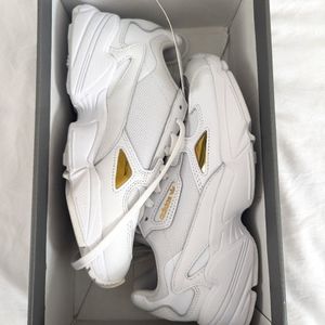 Adidas falcon chunky shoes in white with gold accents Size:6